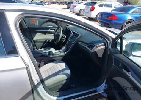 2016 Ford Fusion S z USA, uszkodzony, nr VIN 3FA6P0G79GR247381